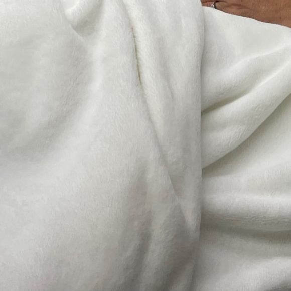 Berkshire Life Luxe Loft Twin Plush Throw Cozy Blanket 66 in x 92 in BRAND NEW!! - Picture 1 of 16